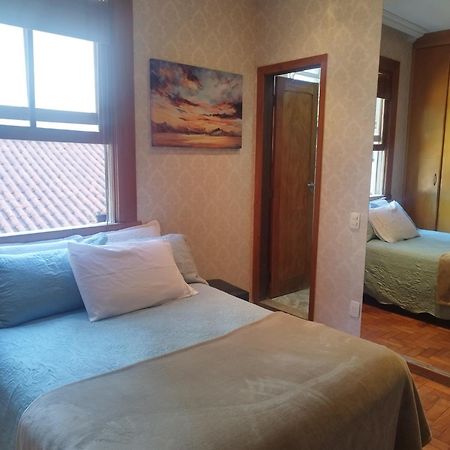 Quarto Suite -Em Apartamento Familiar Белу-Оризонти Экстерьер фото